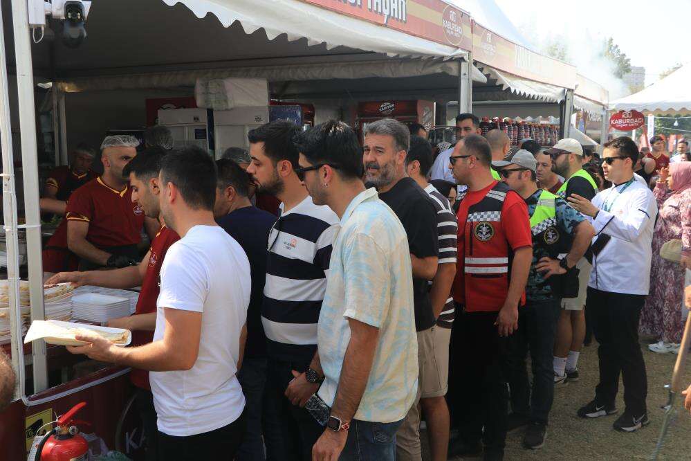 Adana Lezzet Festivali'ne Konyalı akını! Her yıl gidiyor, birini bile kaçırmamış 6